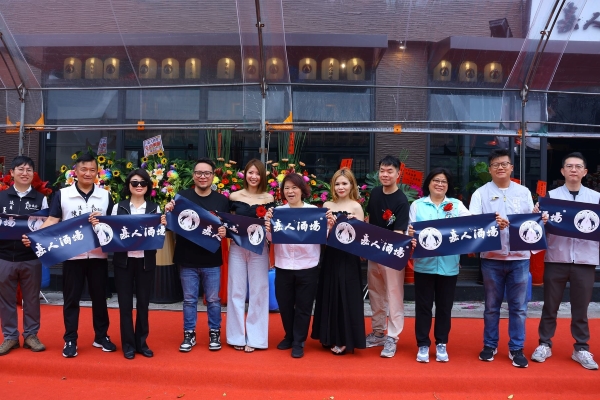 The city government team and distinguished guests extended their best wishes. (Photo: Retrieved from Chiayi City Government)